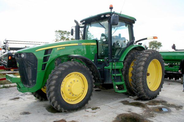 AREA FARMERS & CONTRACTORS EQUIPMENT AUCTION IN SOUTHERN CASS CO., MICHIGAN